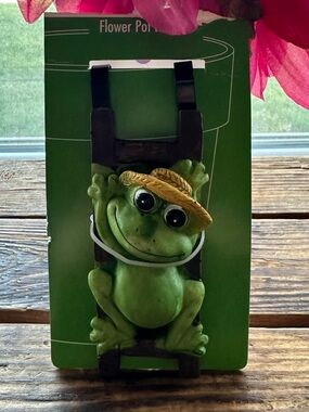 Frog Pot Hugger Straw Hat  Indoor/Outdoor Planter Garden Decor Resin - New